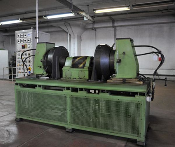 Examination machine for examination of the functional parameters of the clutches from the passenger program.