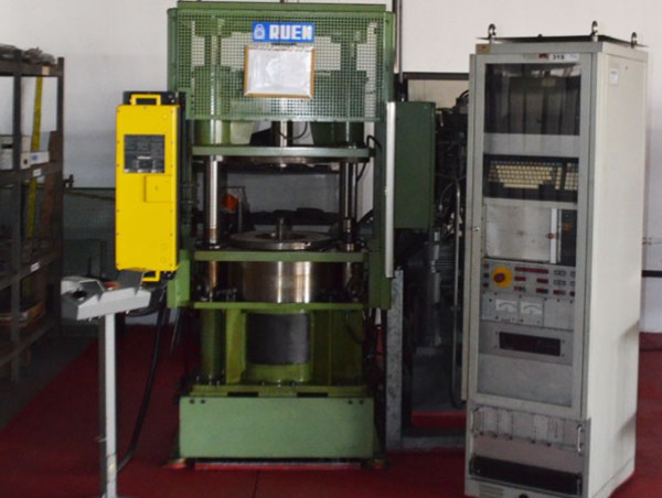 Examination machine for examination of dynamic tiredness of the release bearings from all the programs (passenger, cargo and tractor)