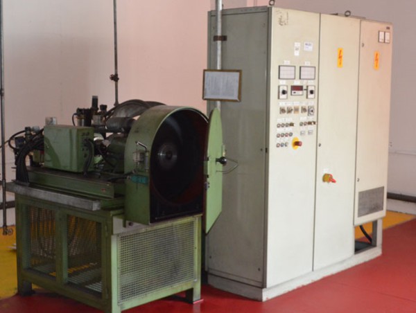Examination machine for measureing of the characteristics (curve of hysteresis) of the clutch disks for passenger program