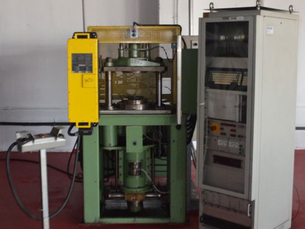Examination machine for measureing of the characteristics ( curve of hysteresis) of the clutch disks for the cargo program.