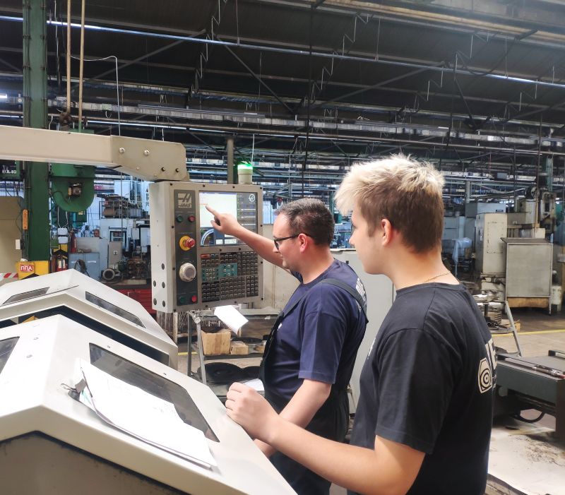 Students on practical work at Ruen