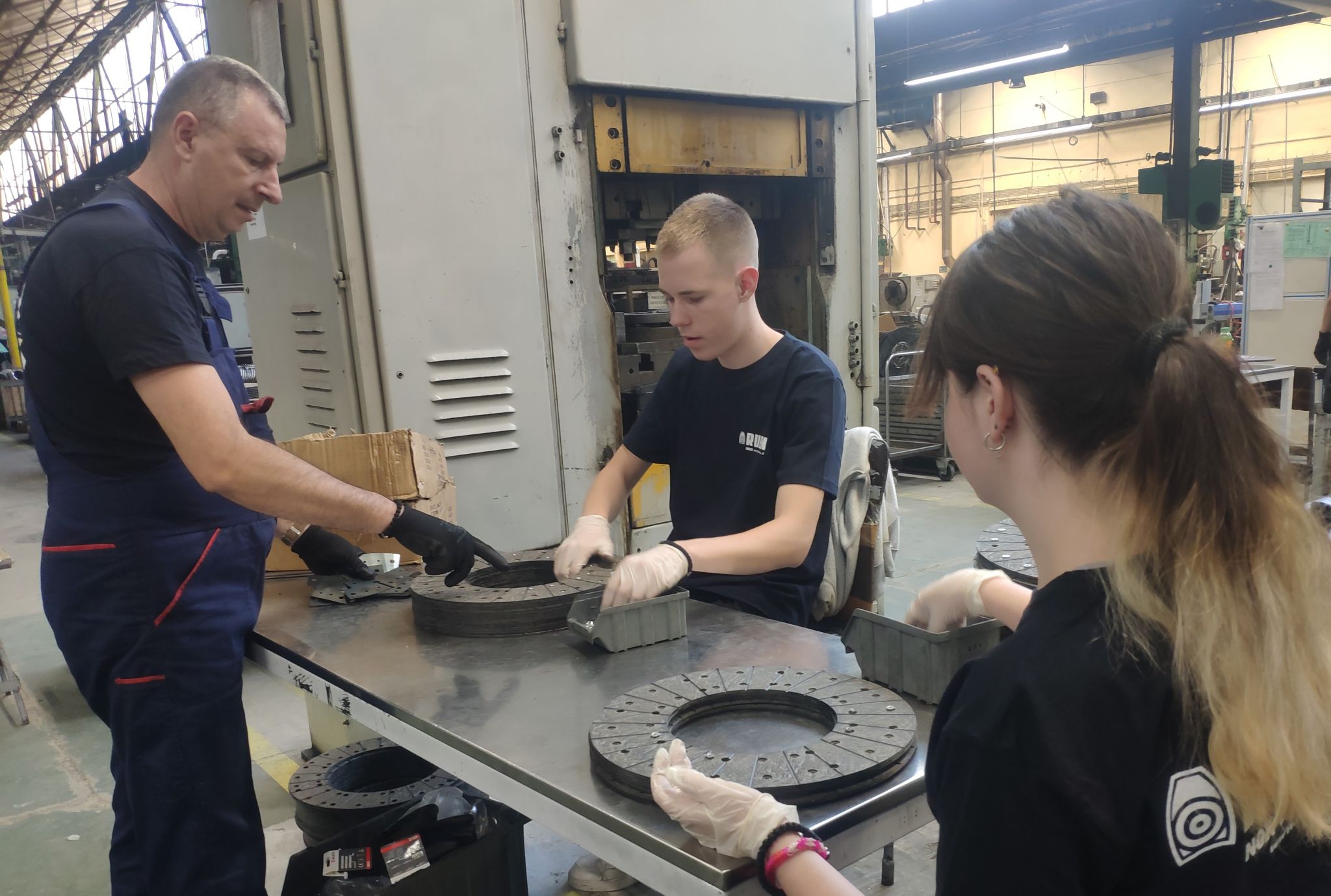 Students on practical work at Ruen